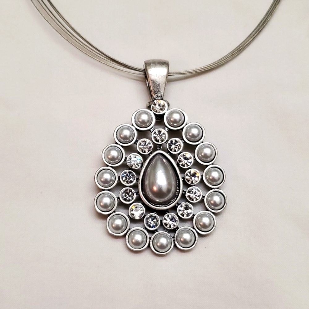 Premier Designs Pendant Necklace